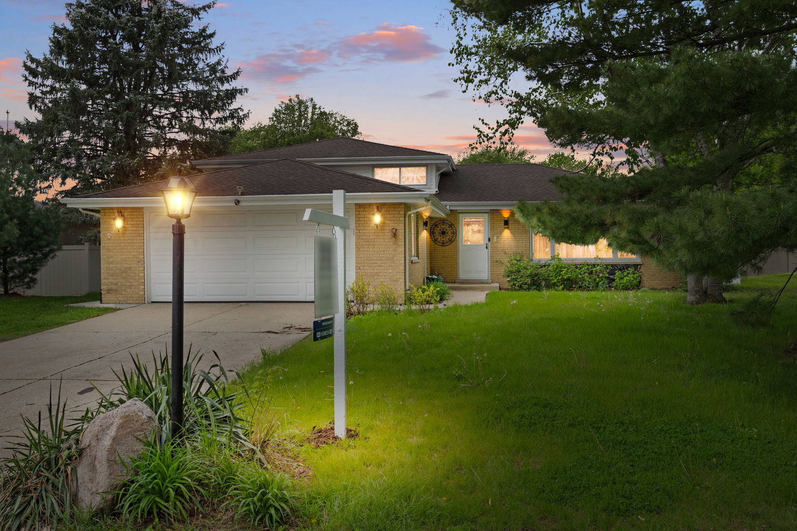 9S172 Cumnor Road, Downers Grove, IL 60516