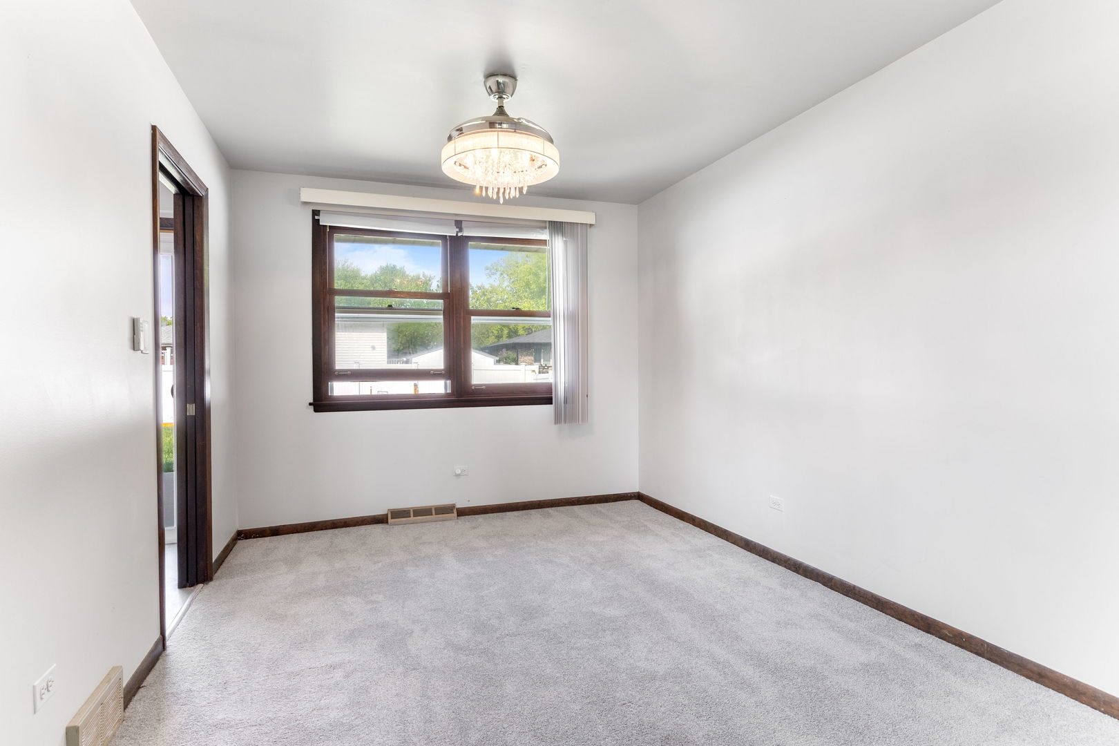 9S172 Cumnor Road, Downers Grove, IL 60516