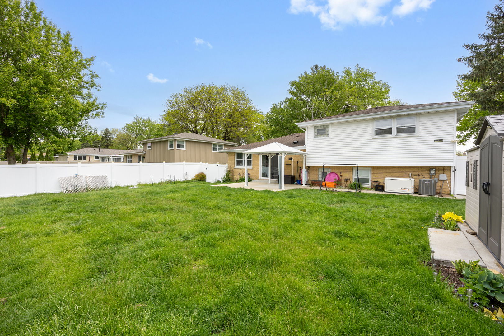 9S172 Cumnor Road, Downers Grove, IL 60516