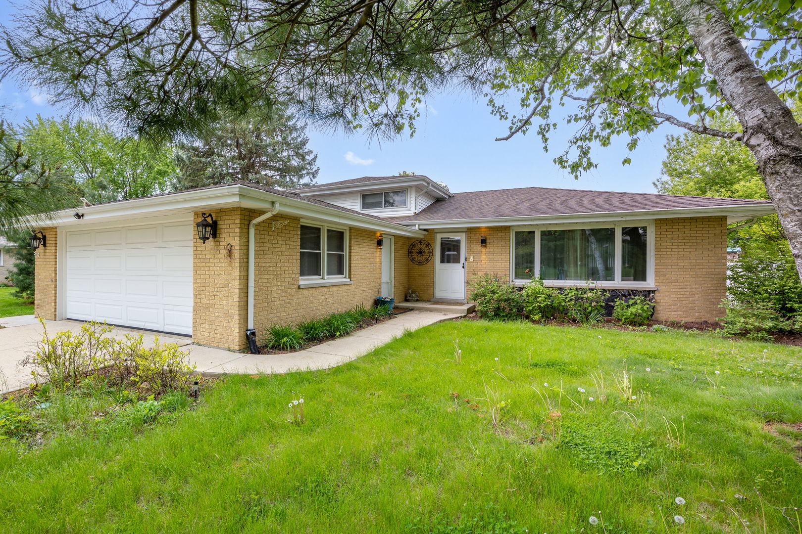 9S172 Cumnor Road, Downers Grove, IL 60516