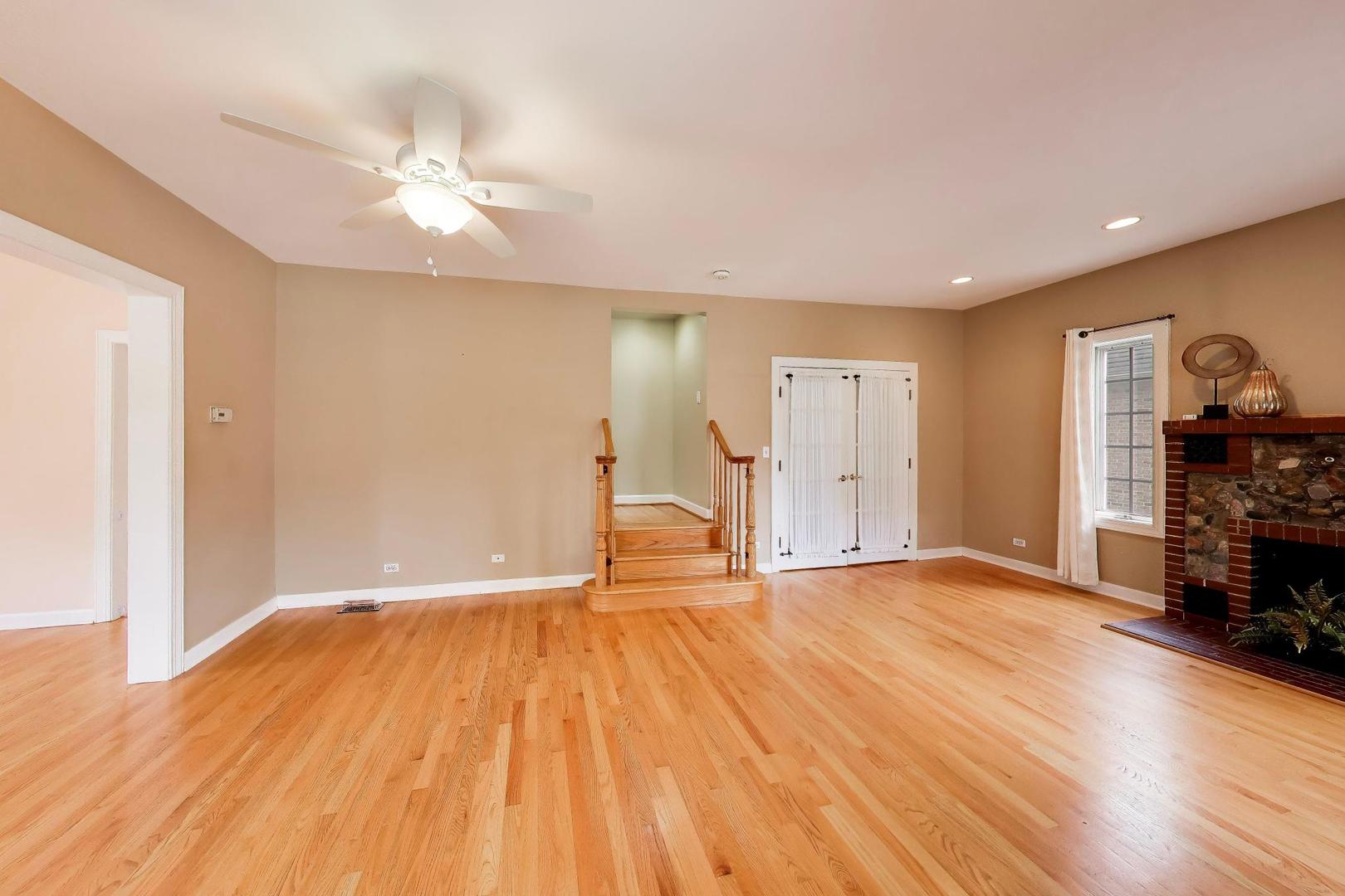 171 E Cayuga Avenue, Elmhurst, IL 60126