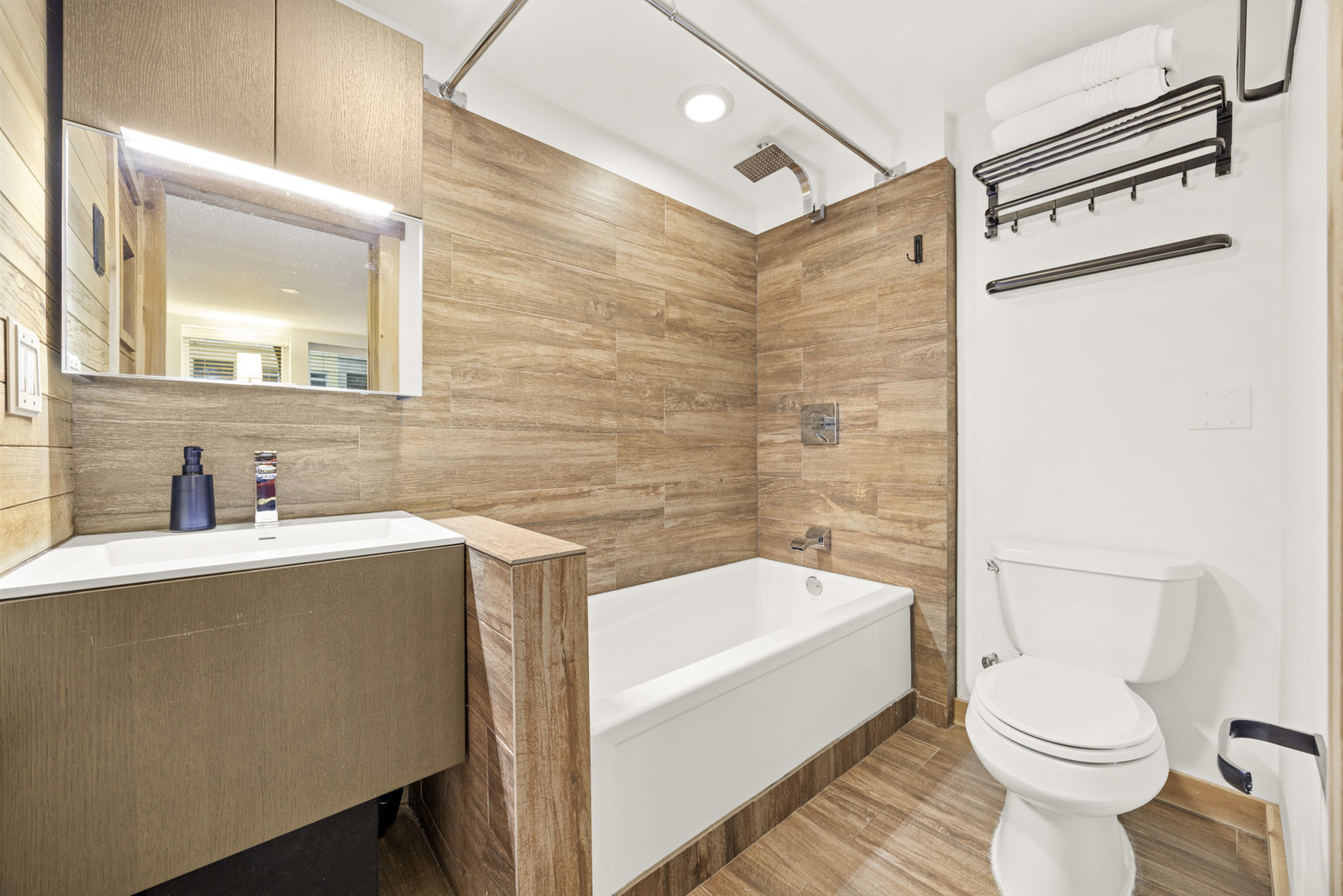 2142 W Bowler Street, Chicago, IL 60612