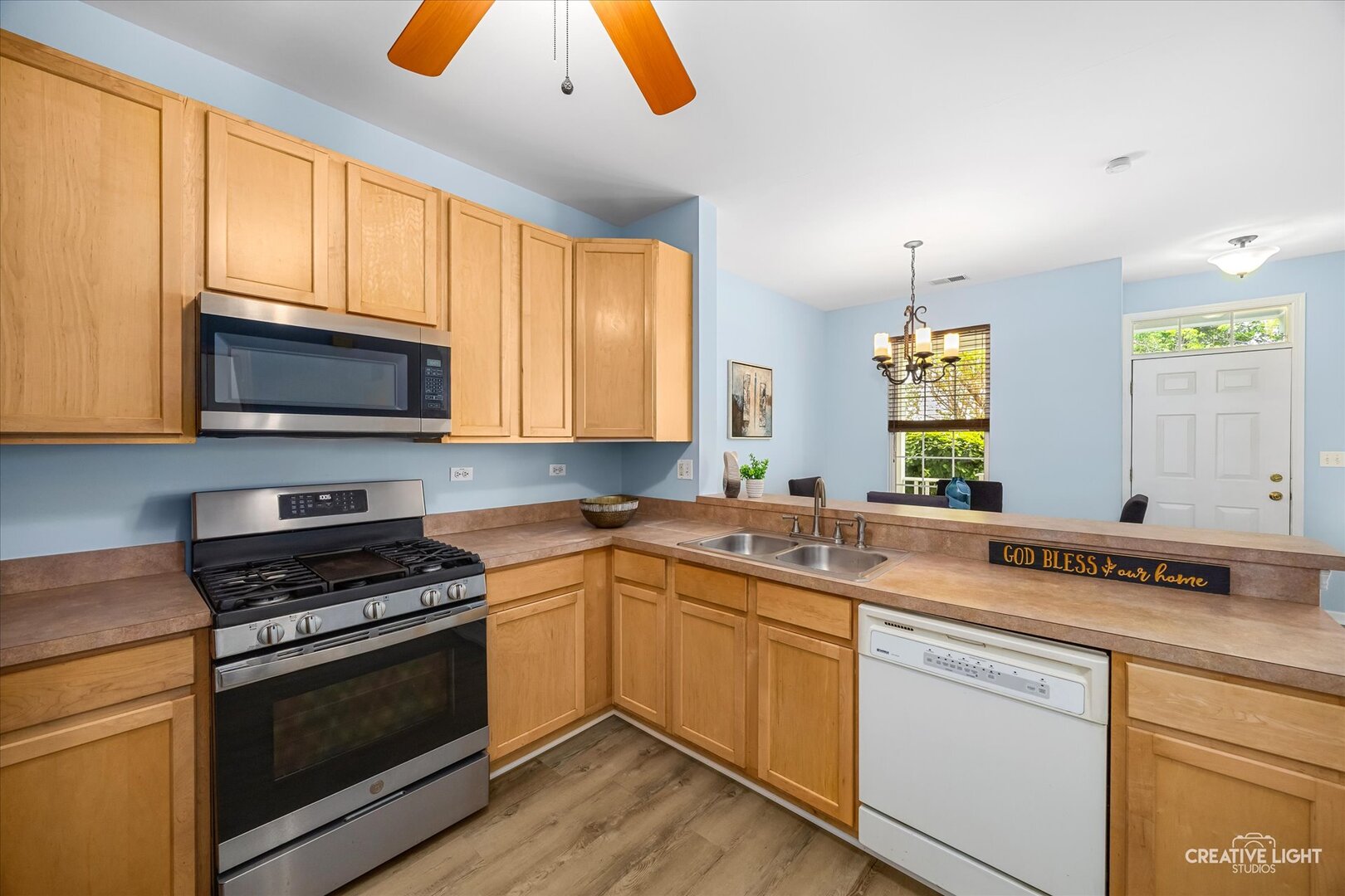 281 Springbrook Trail, Oswego, IL 60543