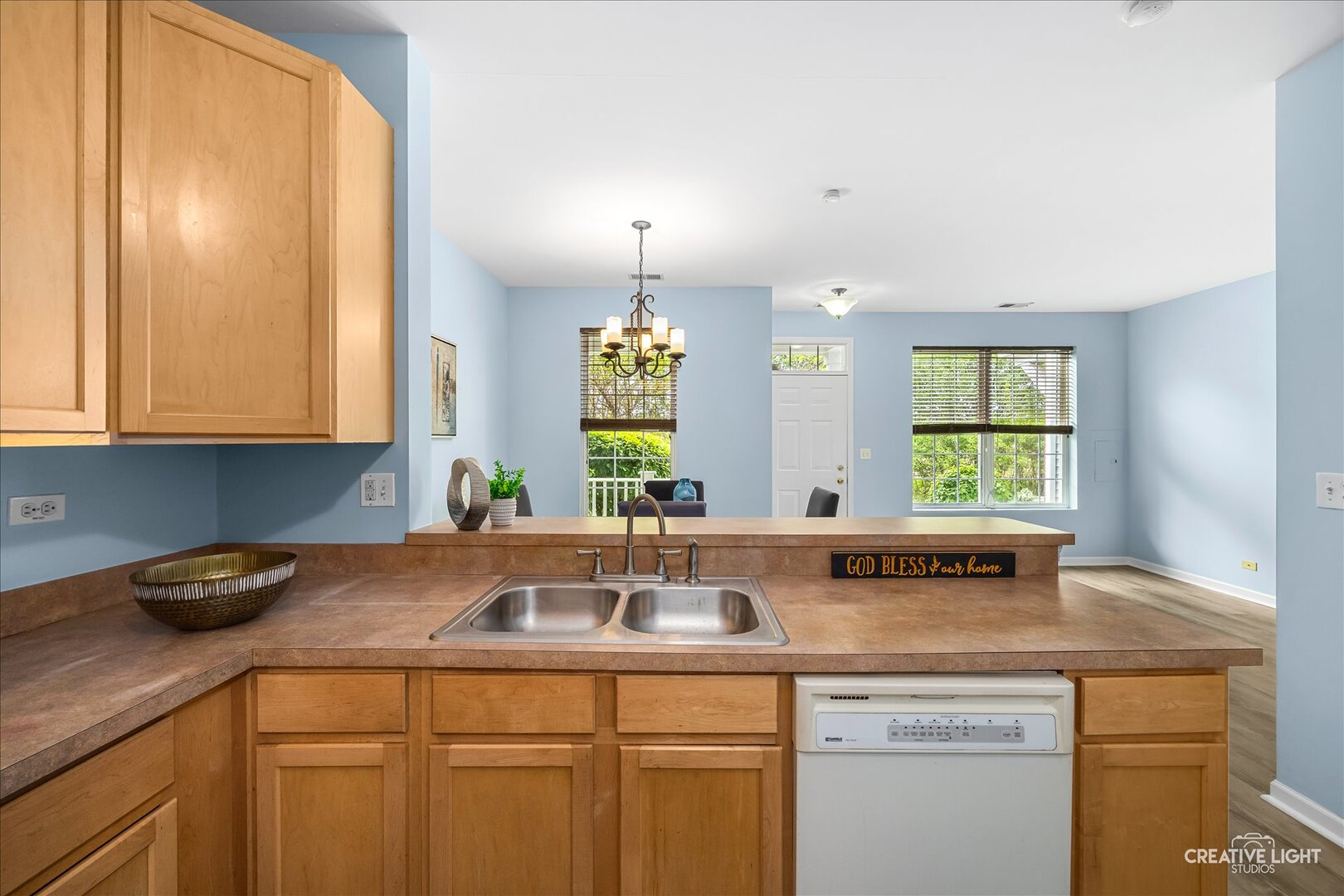 281 Springbrook Trail, Oswego, IL 60543