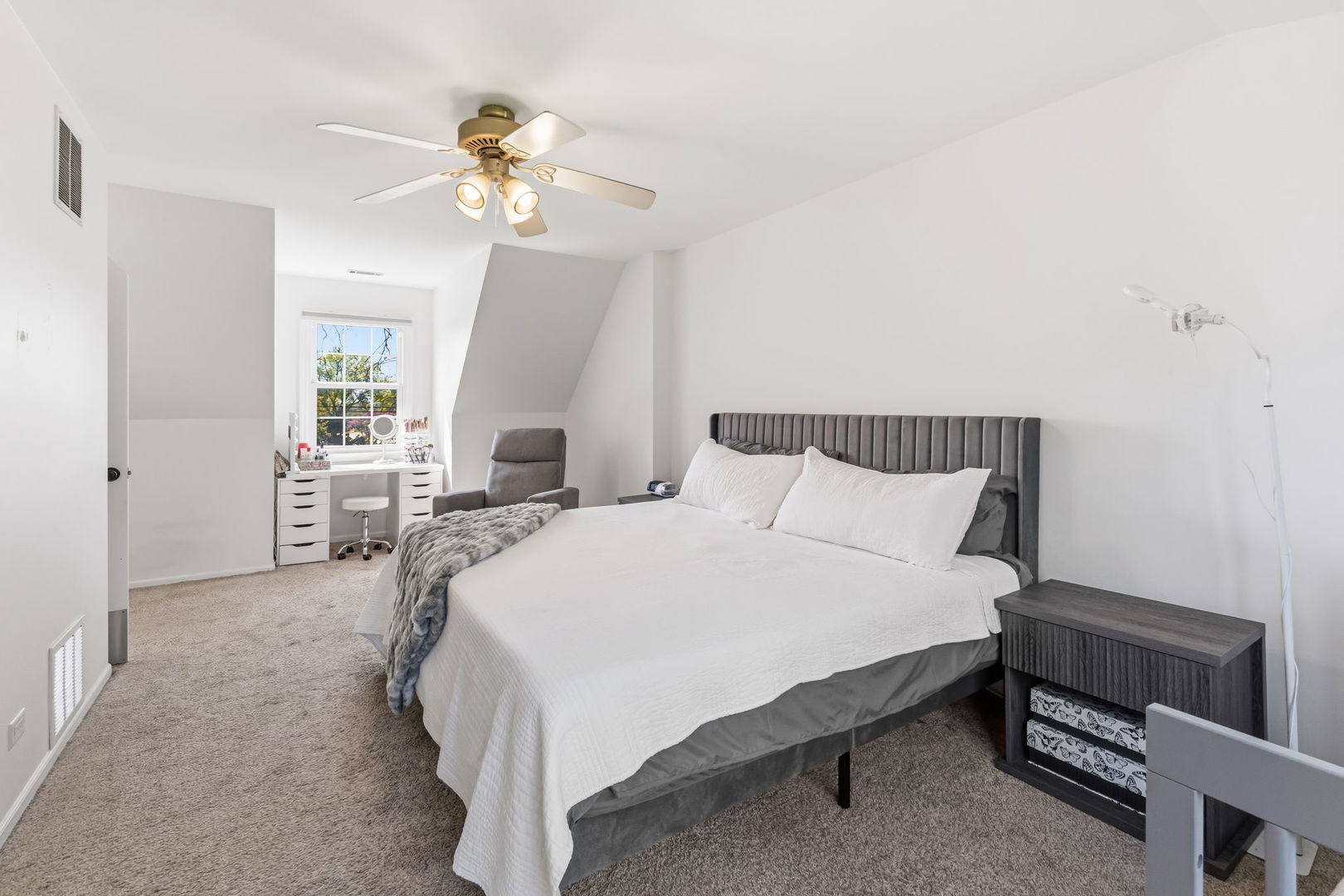 0S611 Cedar Avenue, Elmhurst, IL 60126