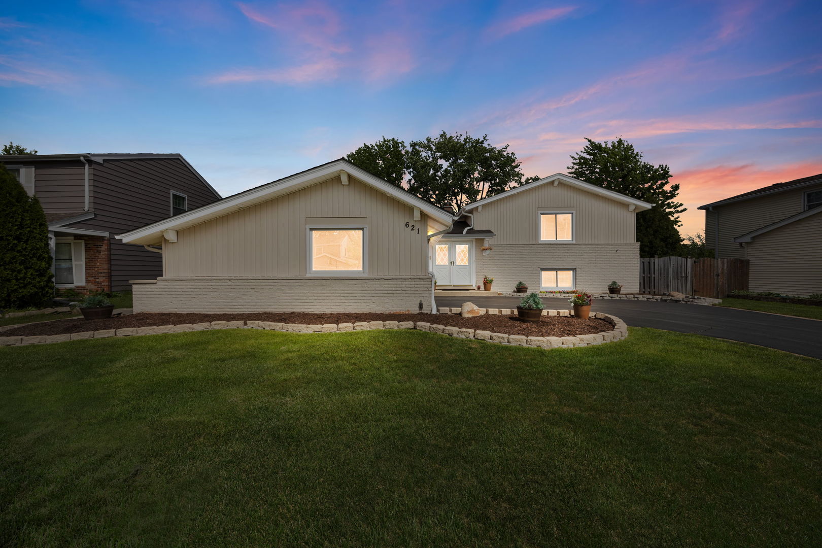 621 Newport Avenue, Westmont, IL 60559