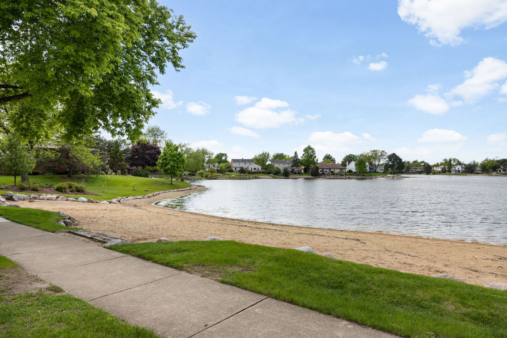 621 Newport Avenue, Westmont, IL 60559