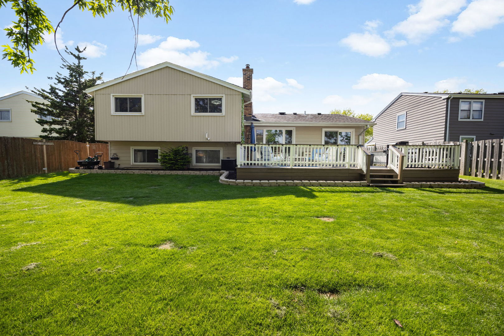 621 Newport Avenue, Westmont, IL 60559