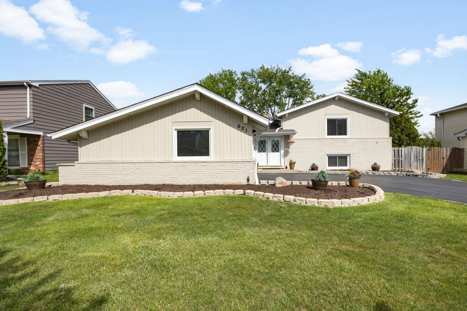 621 Newport Avenue, Westmont, IL 60559
