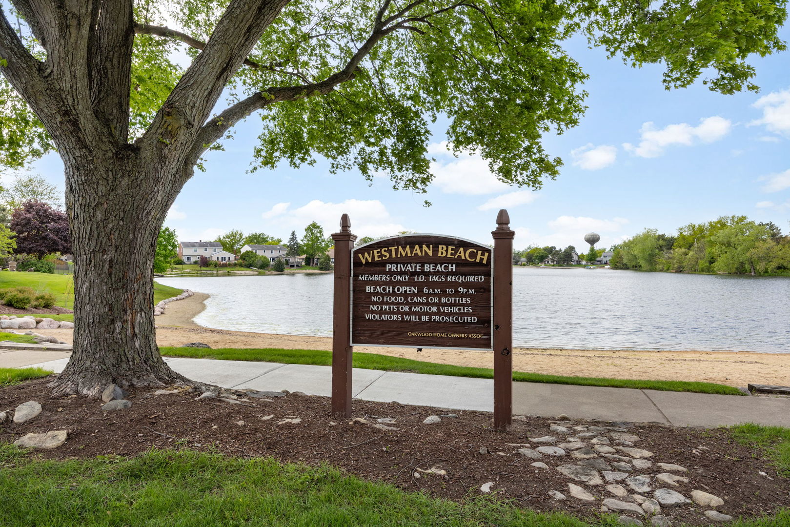 621 Newport Avenue, Westmont, IL 60559