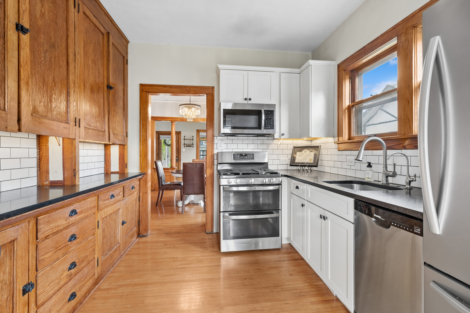 18 N Worth Avenue, Elgin, IL 60123