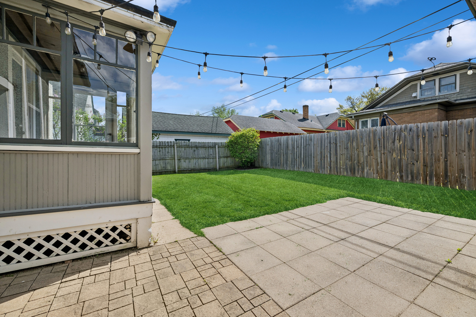 18 N Worth Avenue, Elgin, IL 60123