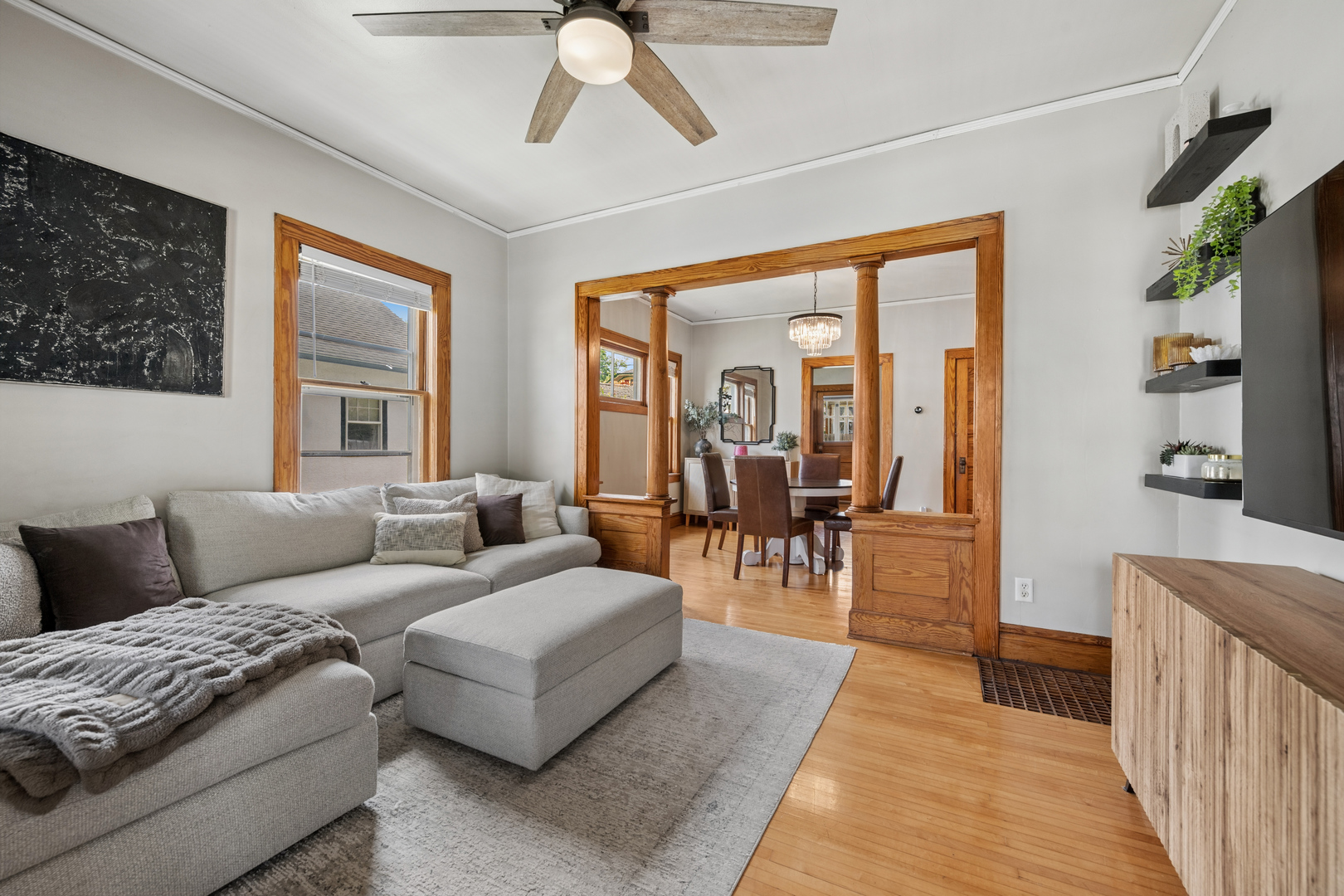 18 N Worth Avenue, Elgin, IL 60123