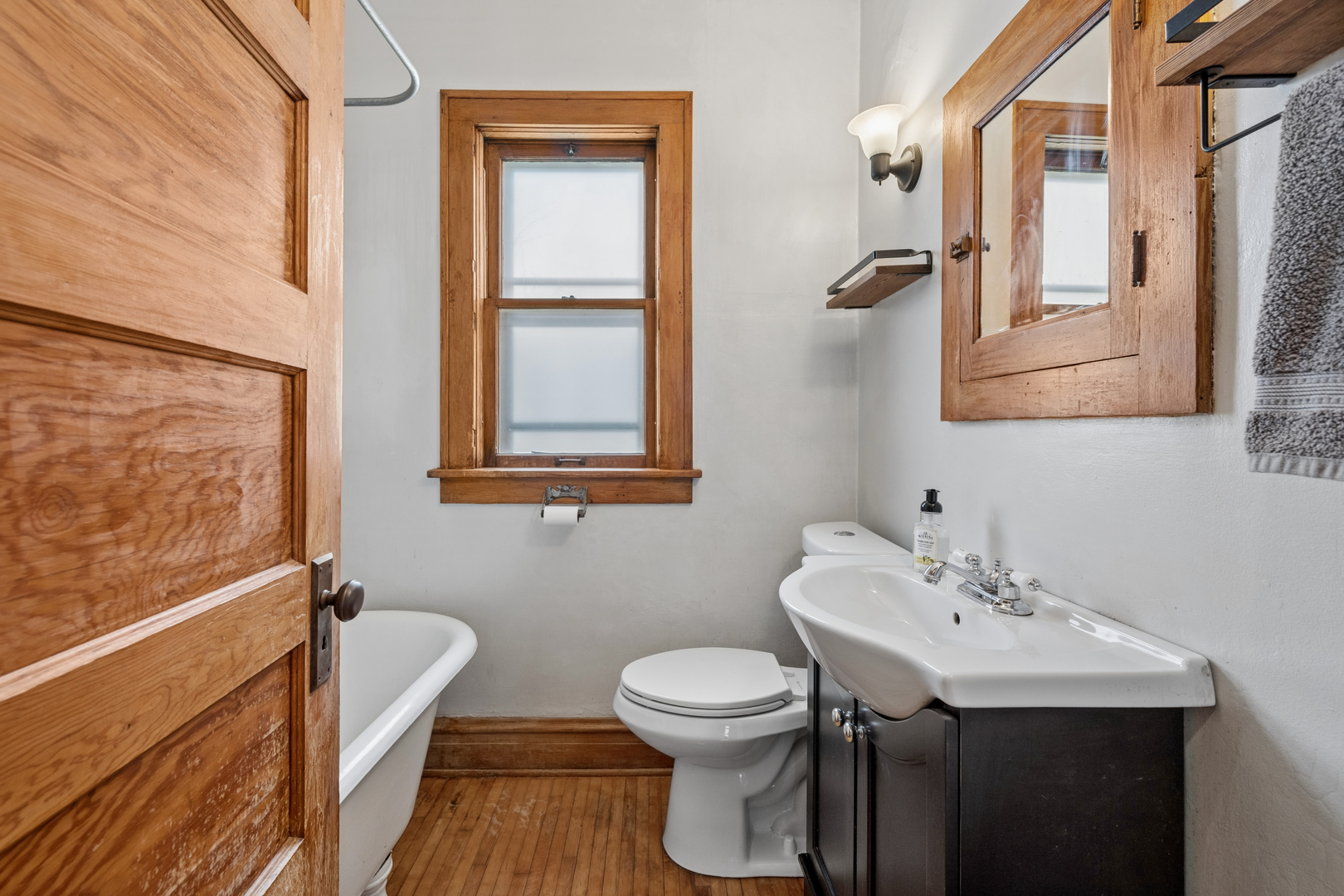 18 N Worth Avenue, Elgin, IL 60123