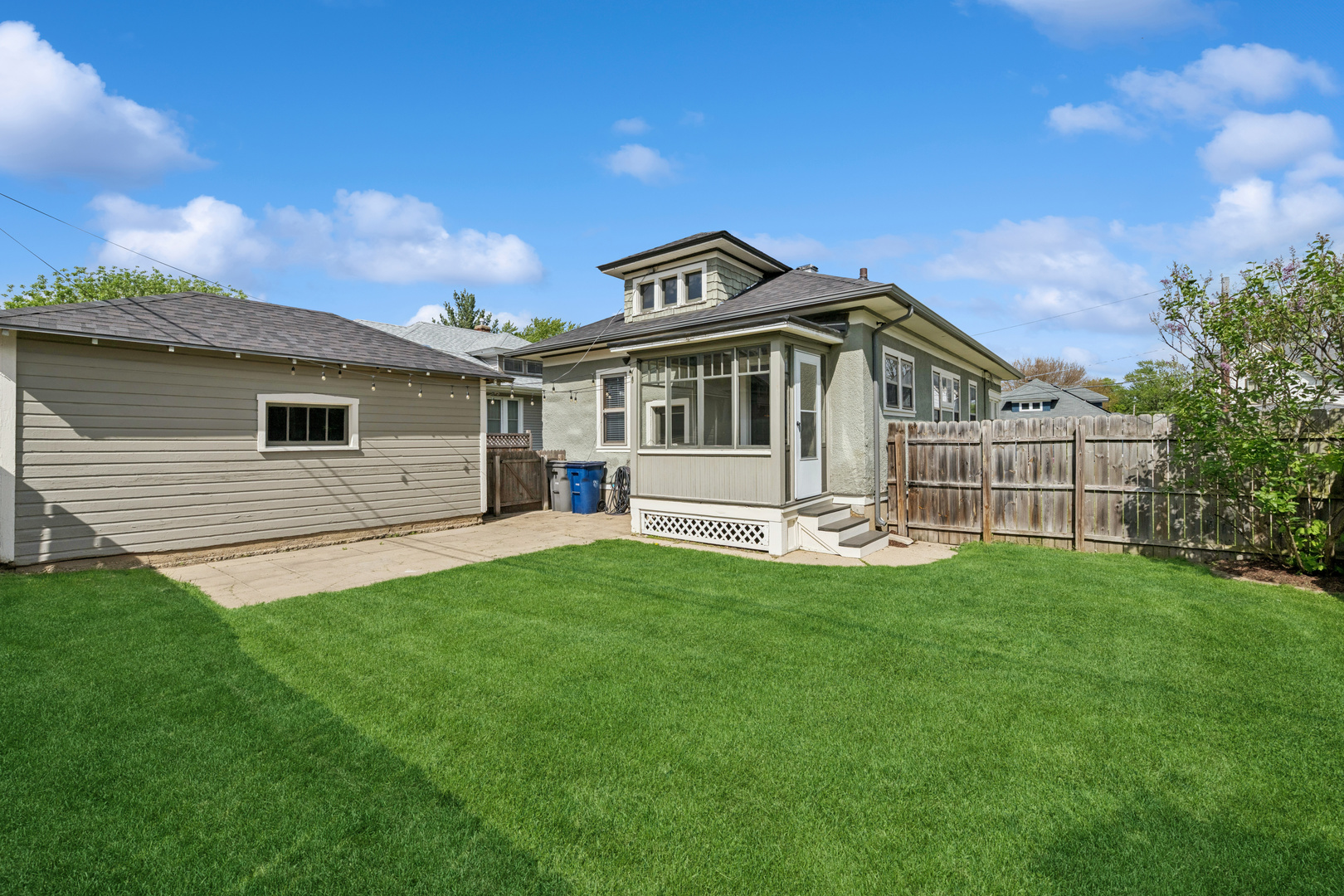 18 N Worth Avenue, Elgin, IL 60123
