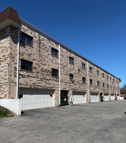 9132 S Pulaski Road #2E, Oak Lawn, IL 60453