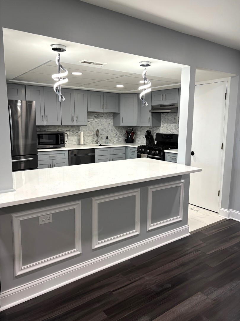 9132 S Pulaski Road #2E, Oak Lawn, IL 60453