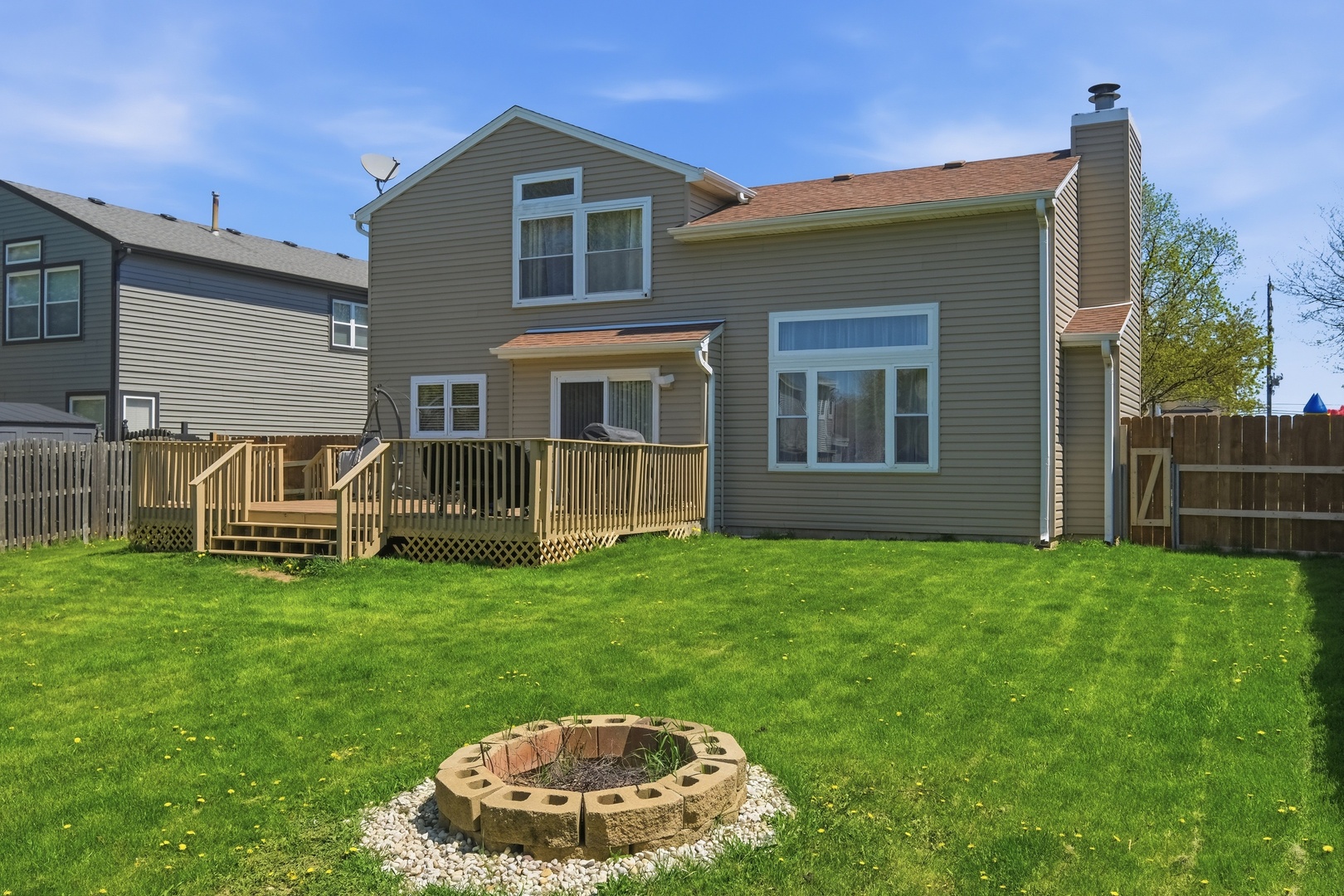 761 PARC Court, Lake In The Hills, IL 60156