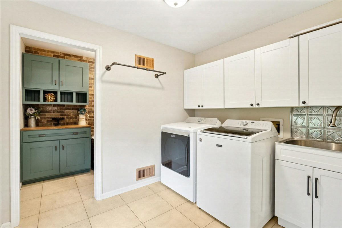 299 Concord Square, Gurnee, IL 60031