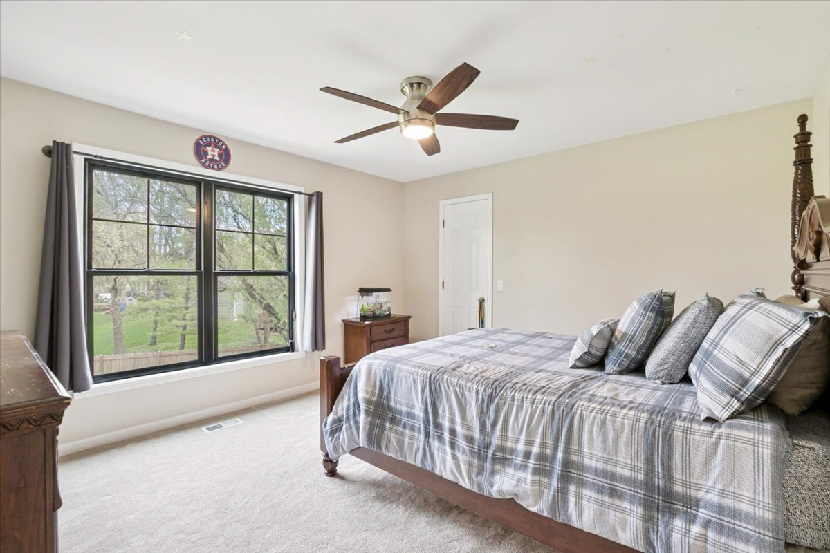 299 Concord Square, Gurnee, IL 60031