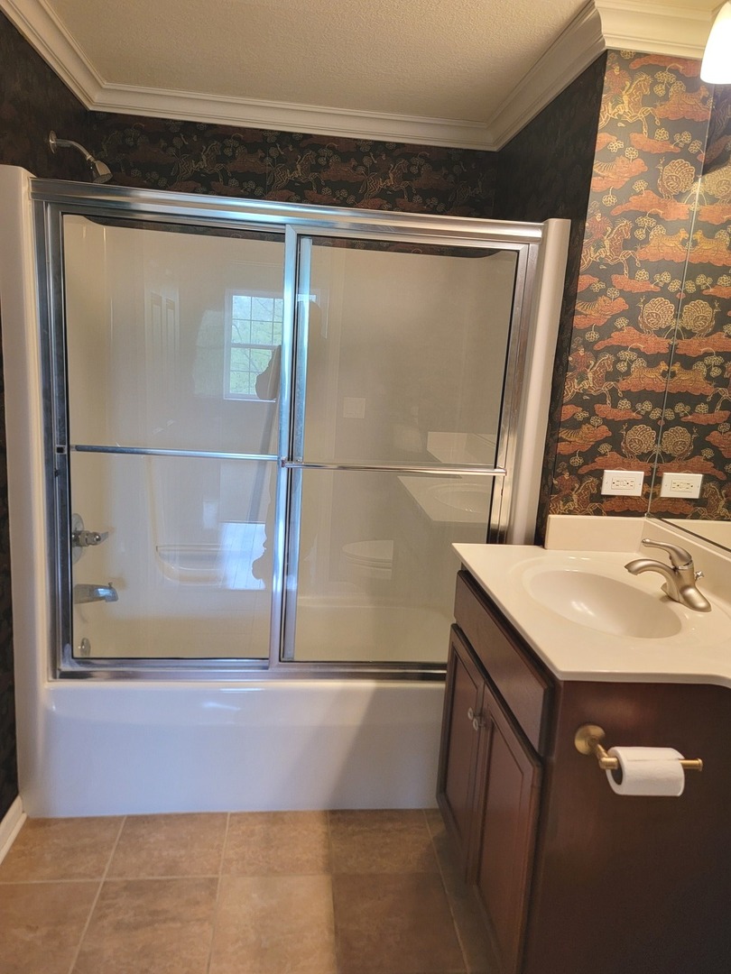 49 Old Frankfort Way #210, Frankfort, IL 60423