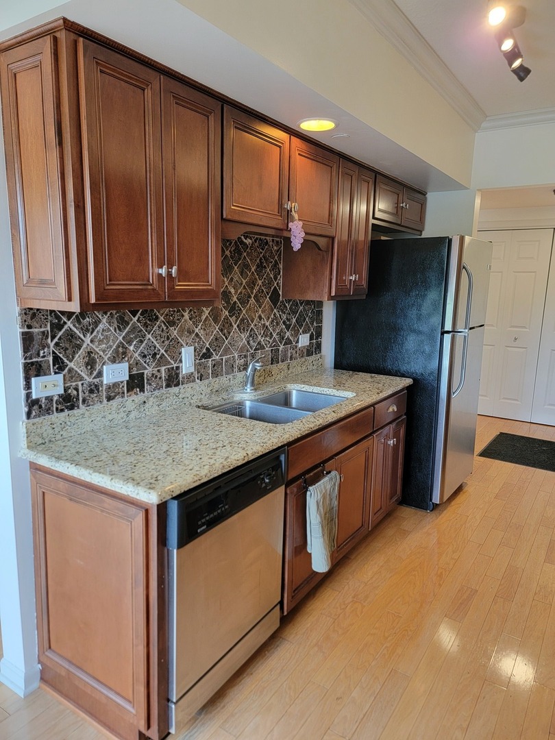 49 Old Frankfort Way #210, Frankfort, IL 60423