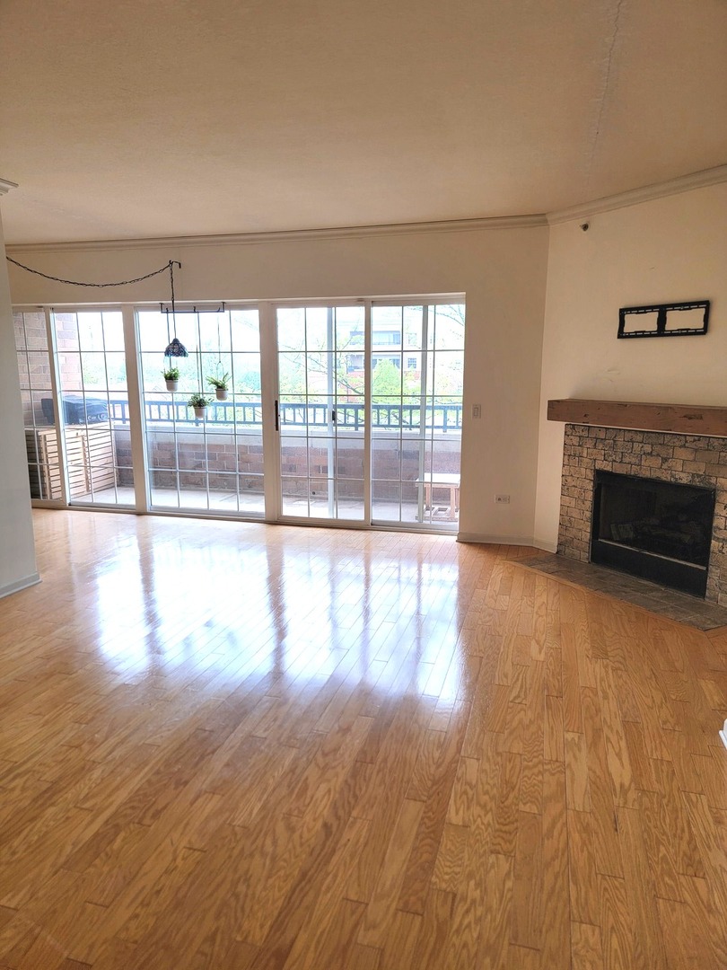 49 Old Frankfort Way #210, Frankfort, IL 60423