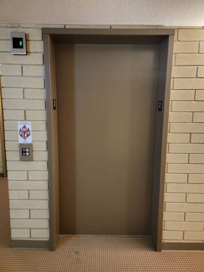 49 Old Frankfort Way #210, Frankfort, IL 60423