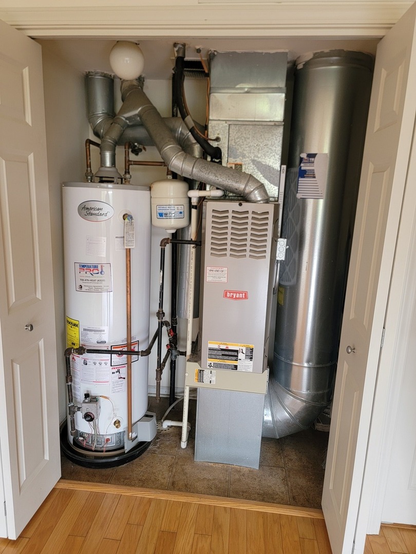 49 Old Frankfort Way #210, Frankfort, IL 60423