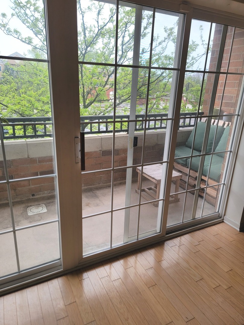 49 Old Frankfort Way #210, Frankfort, IL 60423