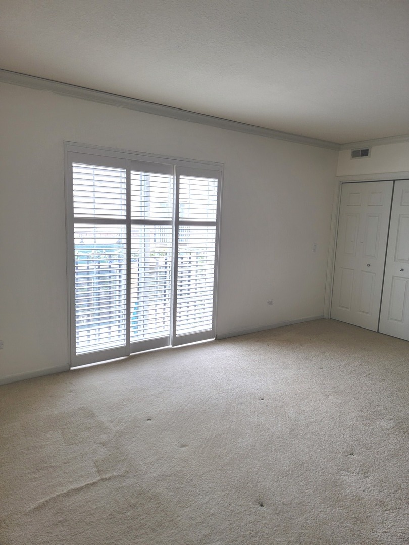 49 Old Frankfort Way #210, Frankfort, IL 60423