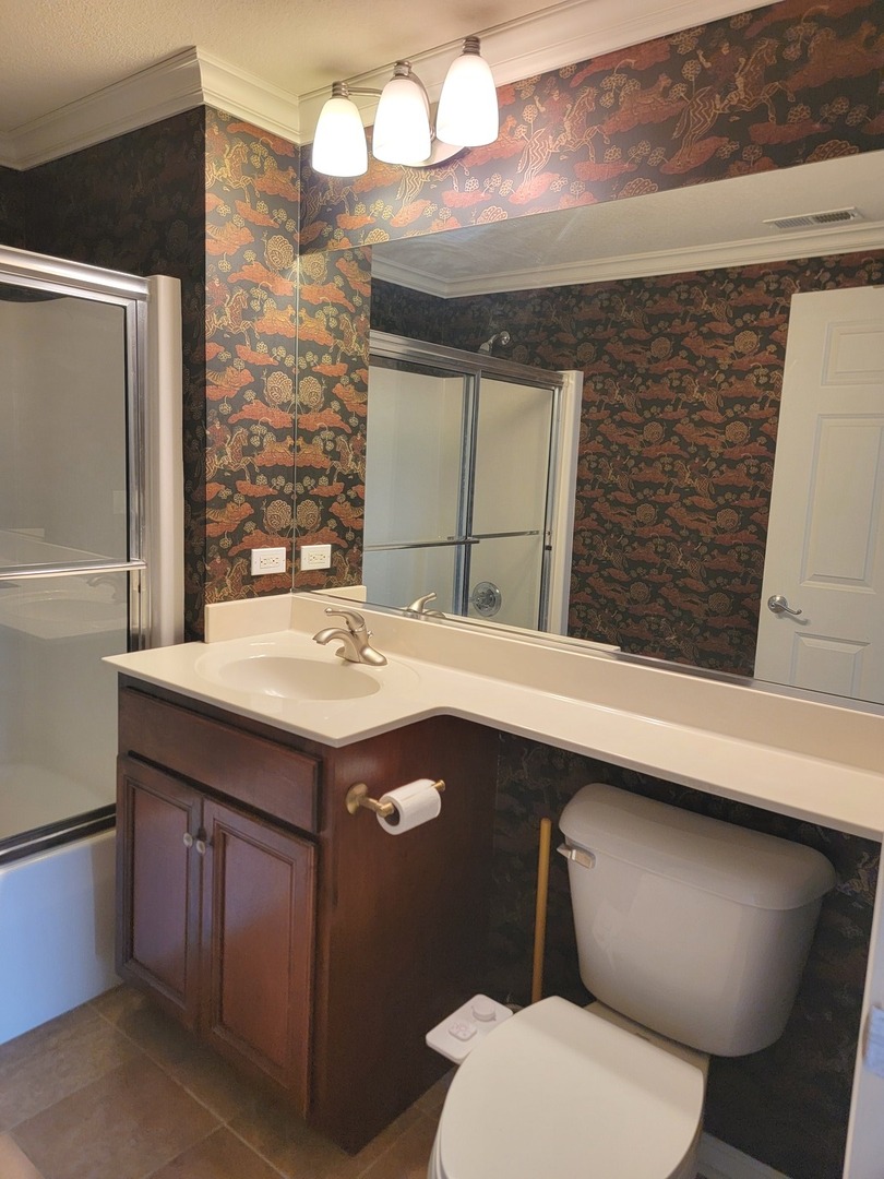 49 Old Frankfort Way #210, Frankfort, IL 60423