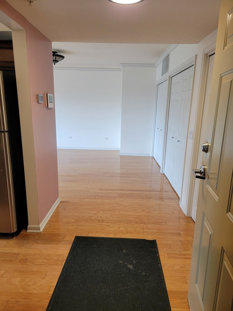 49 Old Frankfort Way #210, Frankfort, IL 60423