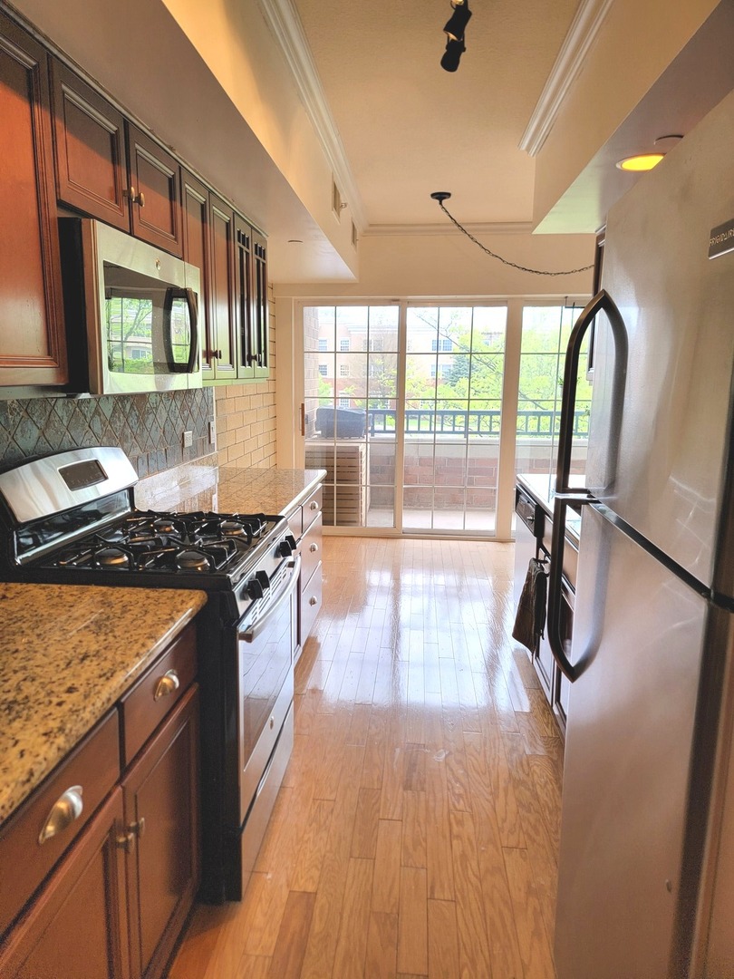 49 Old Frankfort Way #210, Frankfort, IL 60423