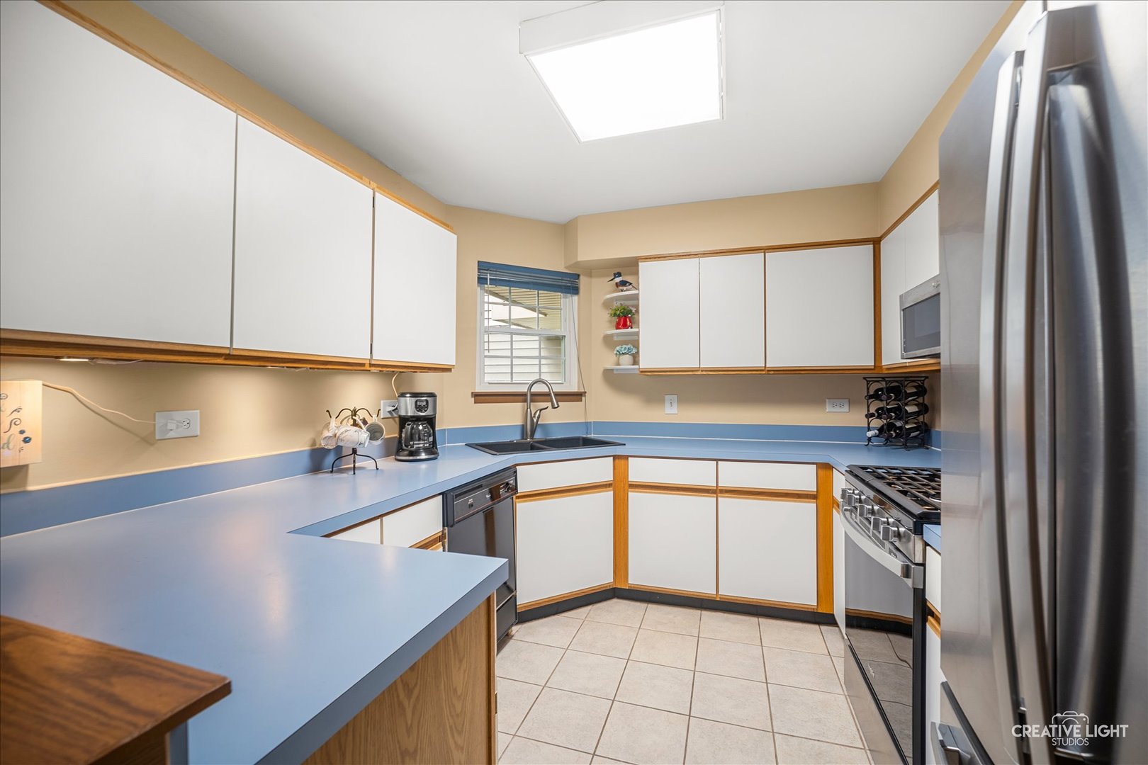 1085 Rockport Drive, Carol Stream, IL 60188