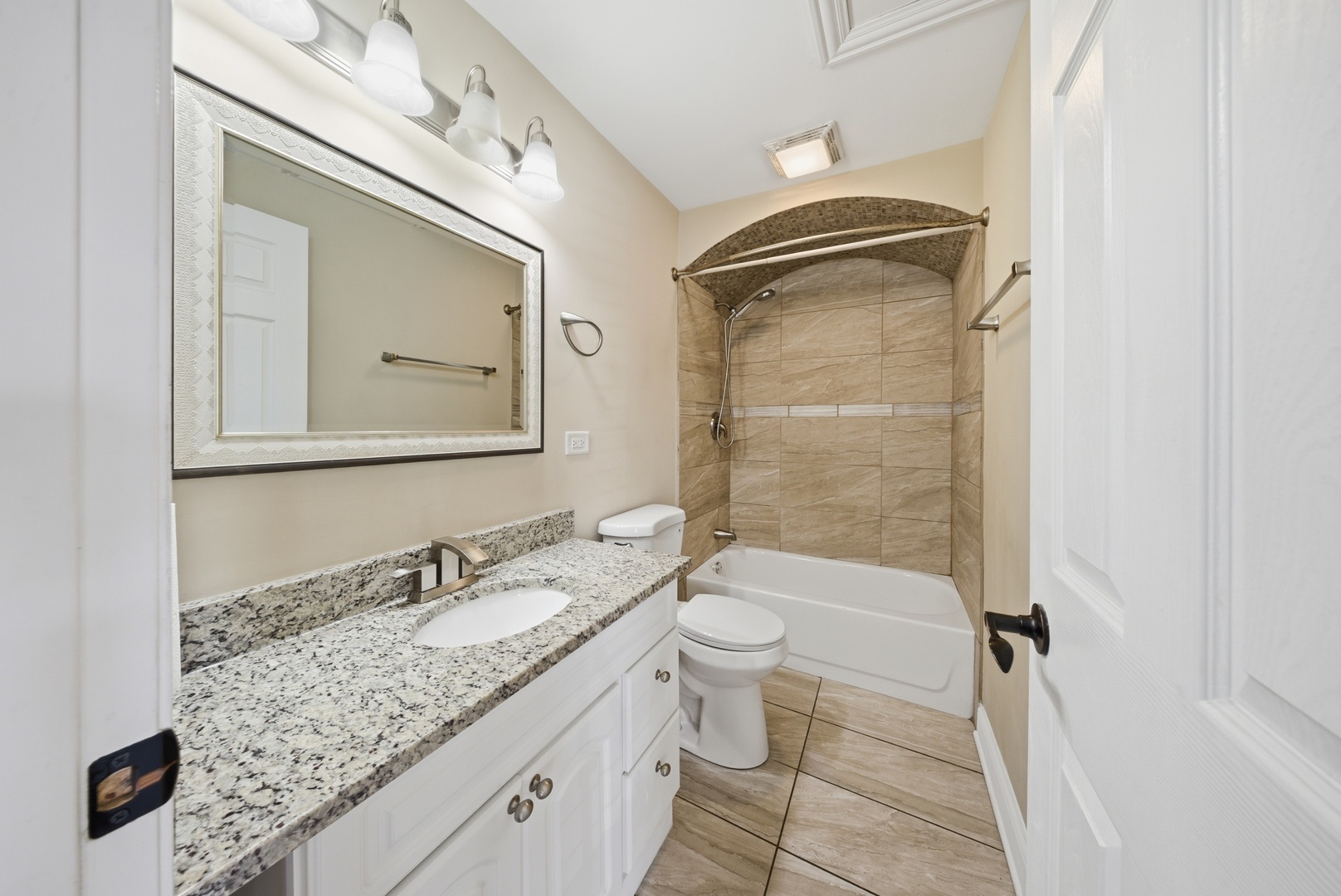 810 Superior Street, Aurora, IL 60505