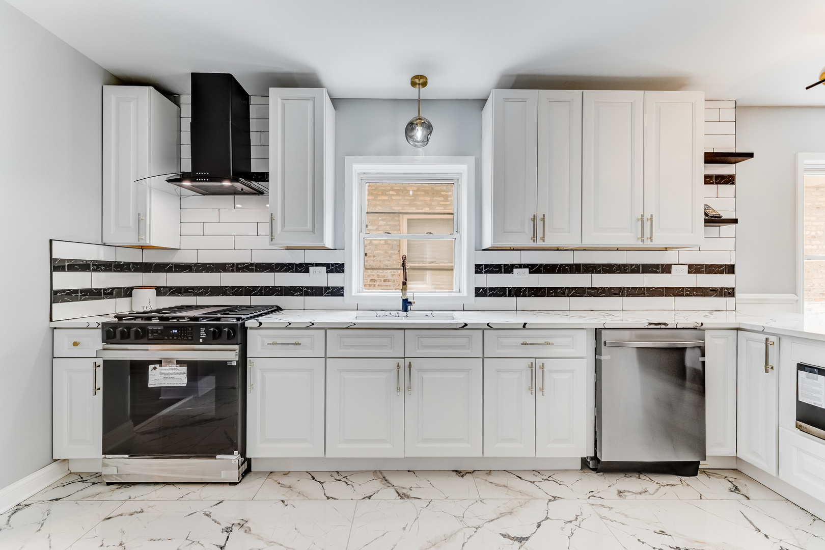 8109 S Marquette Avenue, Chicago, IL 60617