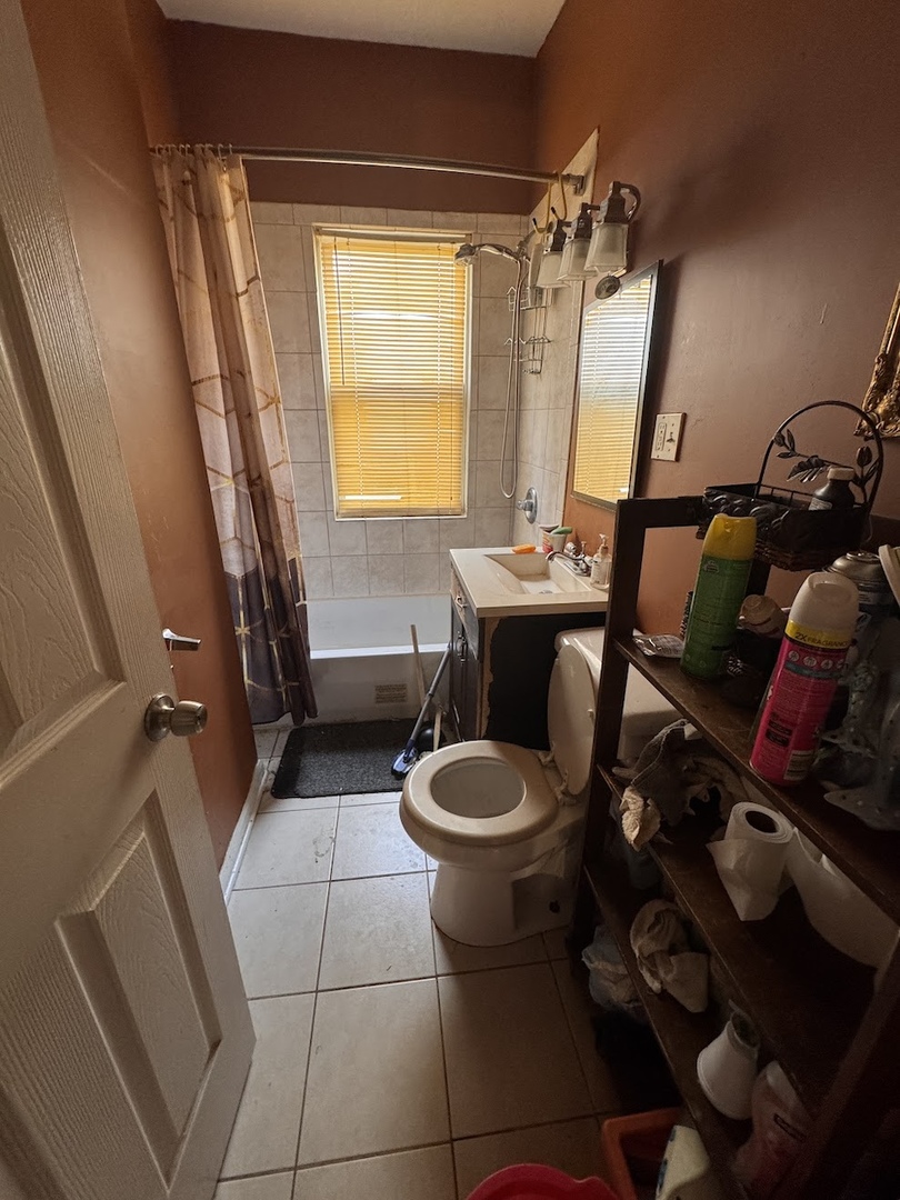 1041 N Central Park Avenue, Chicago, IL 60651