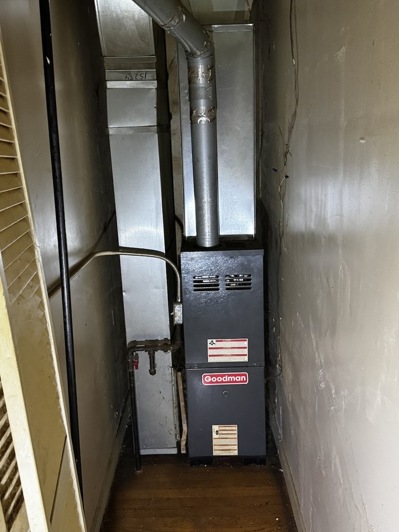 1041 N Central Park Avenue, Chicago, IL 60651