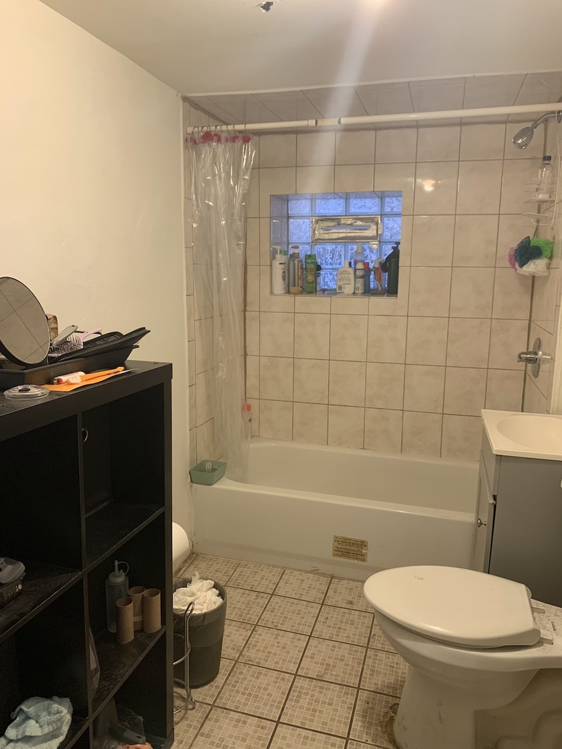 1041 N Central Park Avenue, Chicago, IL 60651