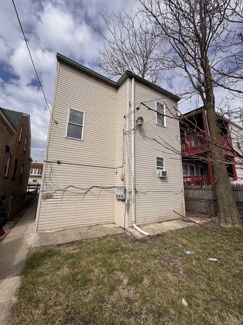 1041 N Central Park Avenue, Chicago, IL 60651