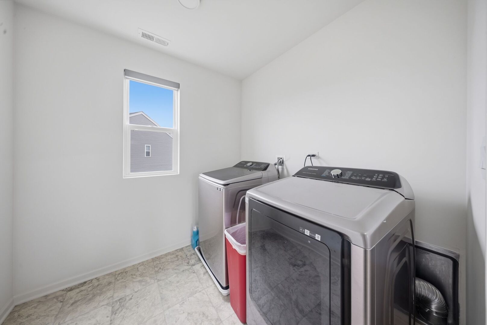 370 Hemlock Lane, Oswego, IL 60543