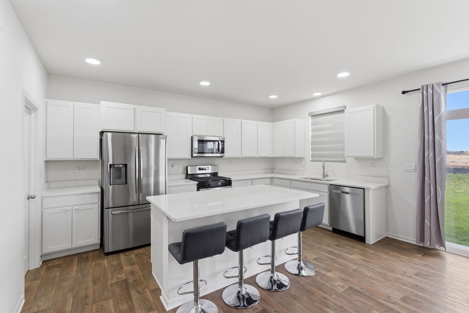 370 Hemlock Lane, Oswego, IL 60543