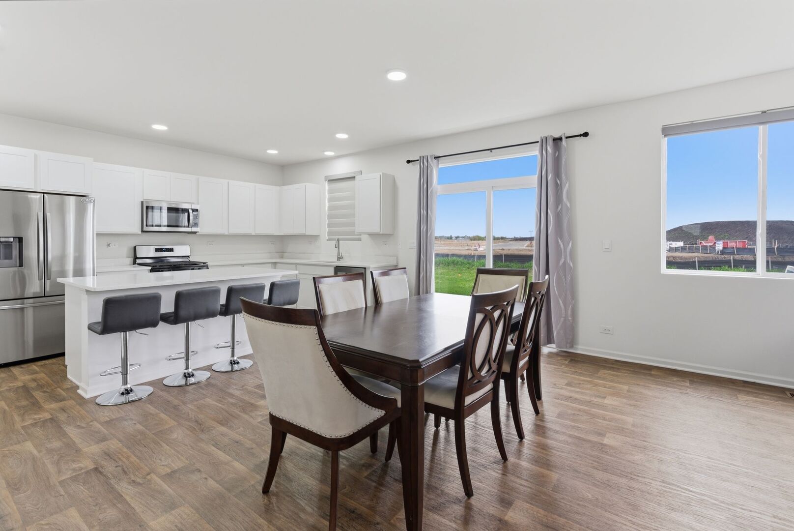 370 Hemlock Lane, Oswego, IL 60543