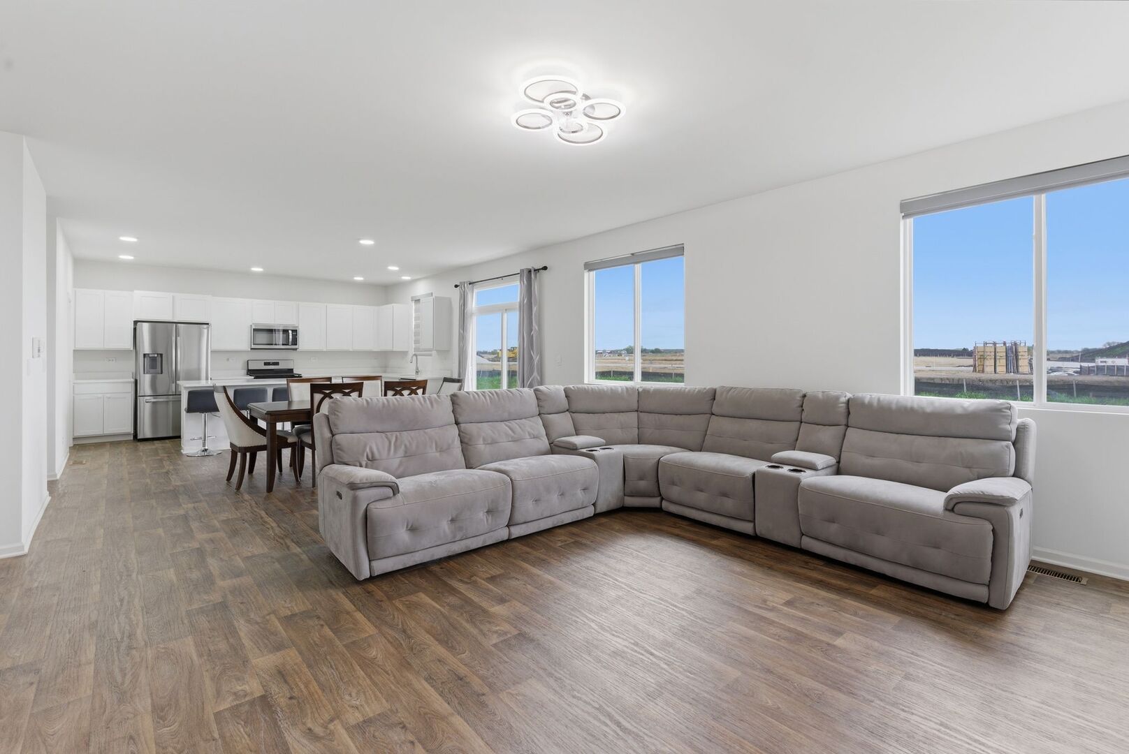 370 Hemlock Lane, Oswego, IL 60543