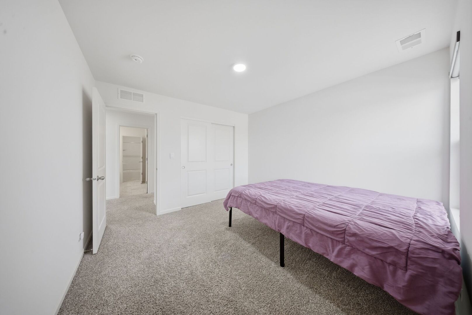 370 Hemlock Lane, Oswego, IL 60543