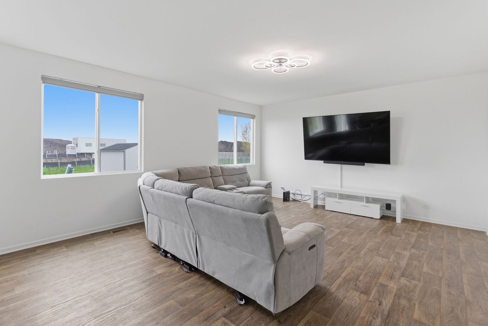 370 Hemlock Lane, Oswego, IL 60543