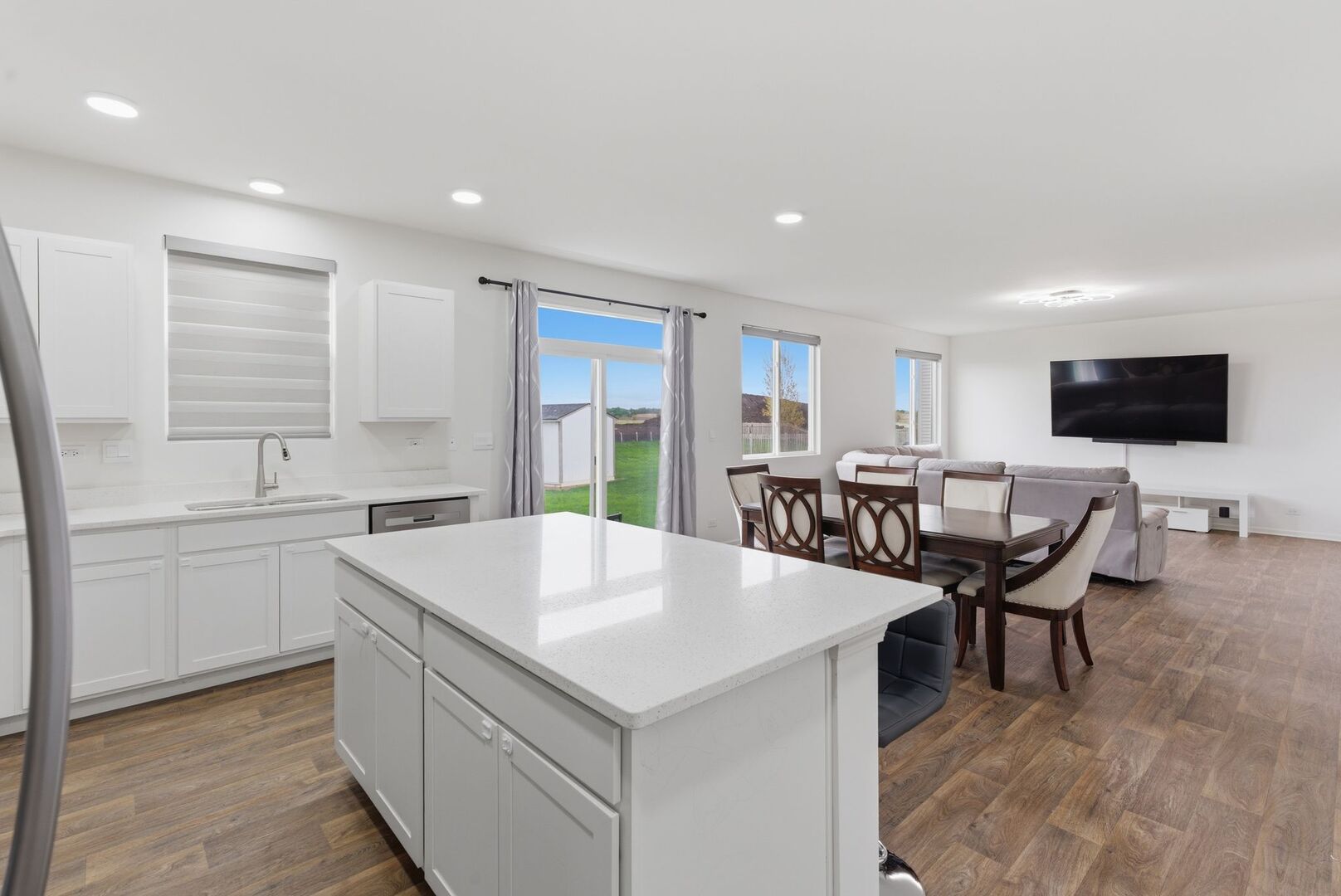 370 Hemlock Lane, Oswego, IL 60543