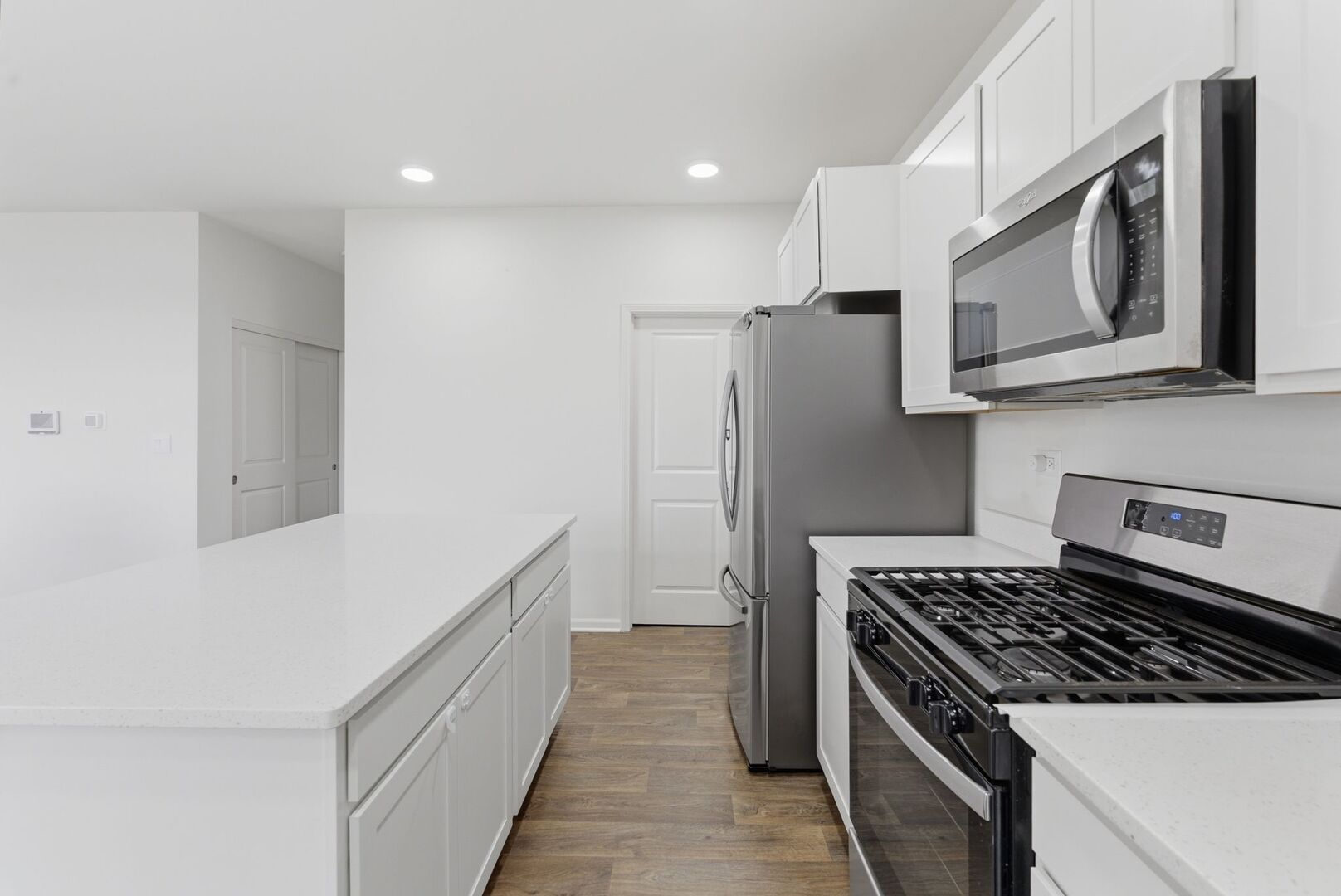 370 Hemlock Lane, Oswego, IL 60543