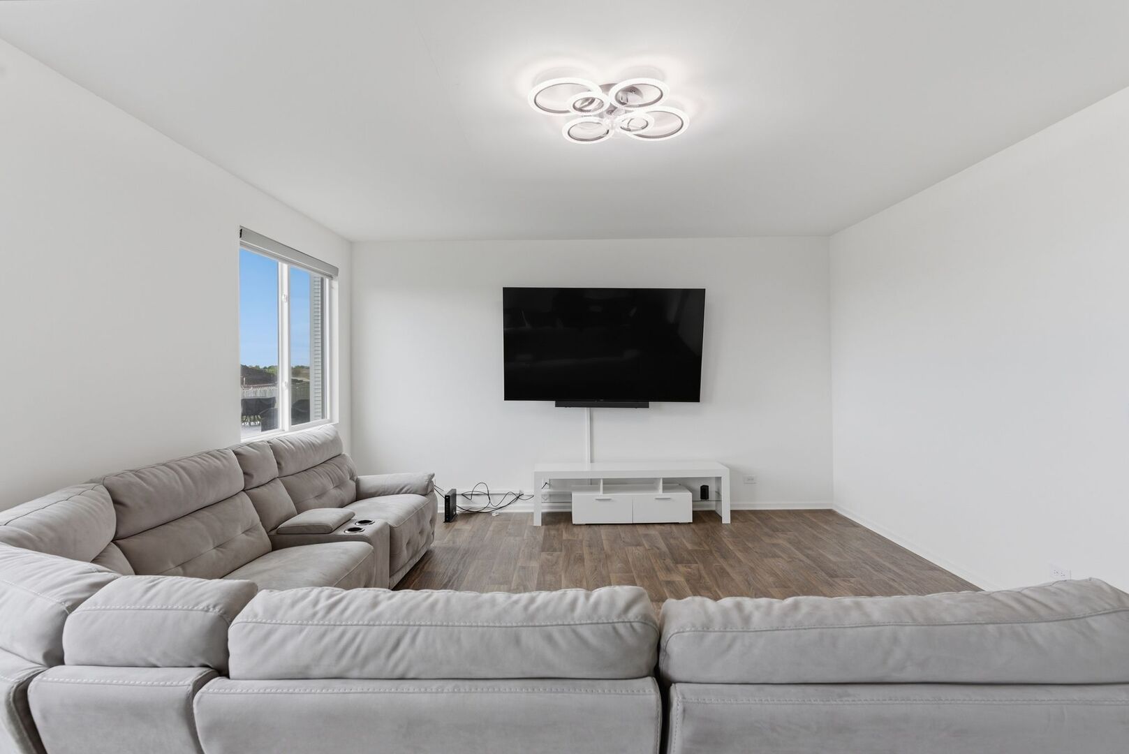 370 Hemlock Lane, Oswego, IL 60543